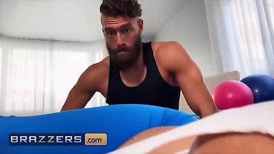 (Alexis Fawx) Spreads Her Legs For (Xander Corvus) And Instructs Him To Feed Her His Dick - Brazzers