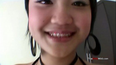 Baby met Thai teenager is easy cunt for the experienced sex tourist